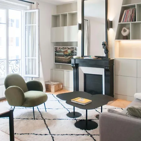 Charming 52 M Renovated Close To Montmartre Apartment
